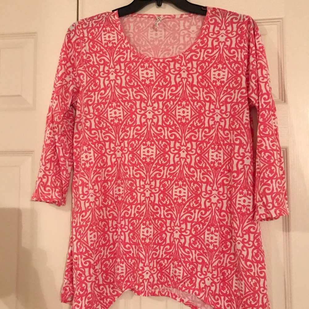 Printed top with sleeves